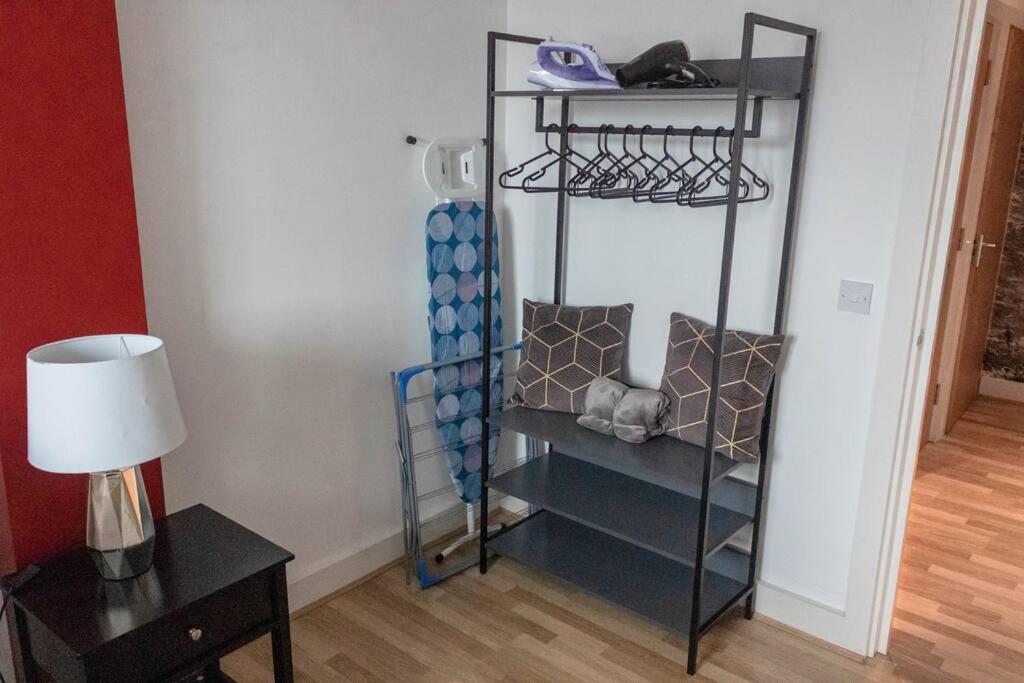 Cozy And Modern 2-Bed Apartment Σουόνσι Εξωτερικό φωτογραφία
