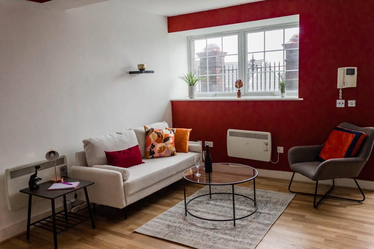 Cozy And Modern 2-Bed Apartment Σουόνσι Εξωτερικό φωτογραφία