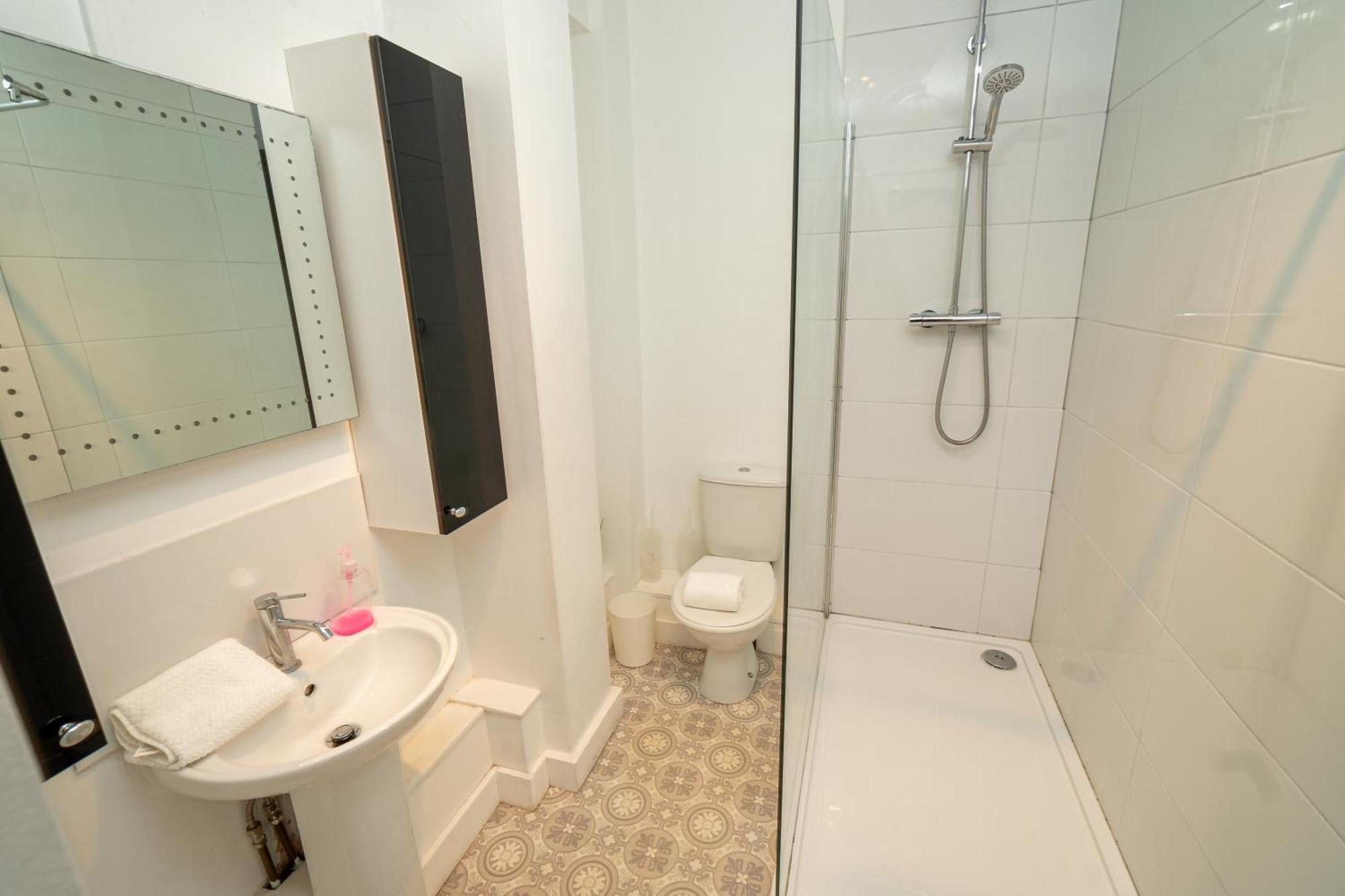 Cozy And Modern 2-Bed Apartment Σουόνσι Εξωτερικό φωτογραφία